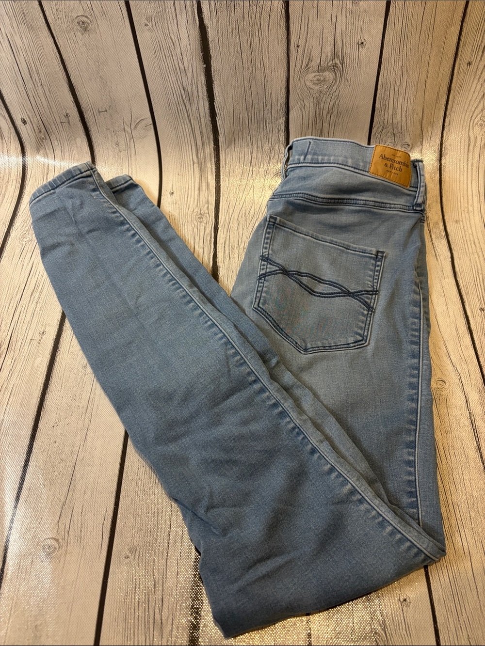 Abercrombie & Fitch women’s size 28/6 long Light Blue Skinny jeans leggings